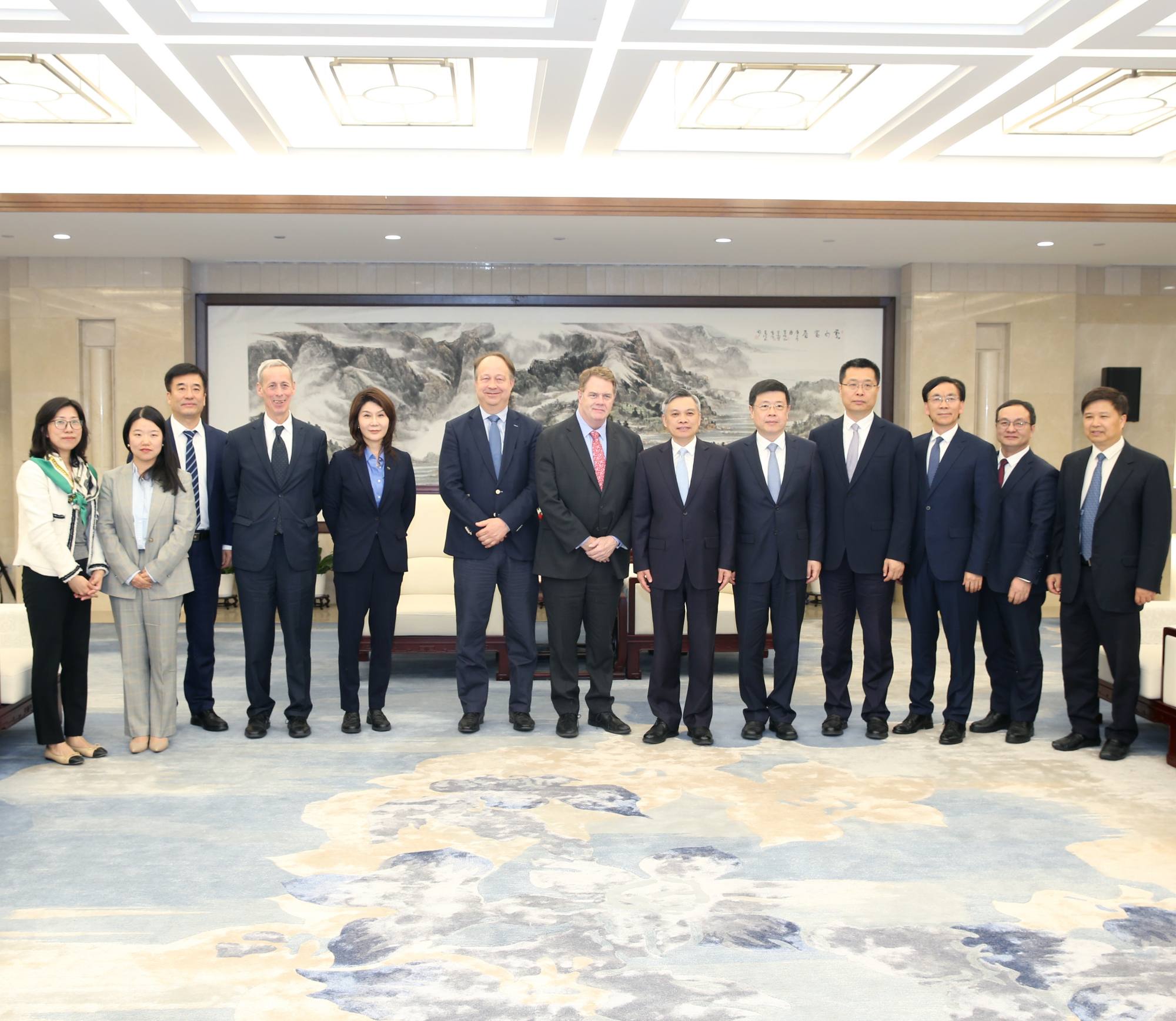 Governor of Zhejiang Province Liu Jie and Governor of Guangdong Province Wang Weizhong Meet with CEO of Cohen  Group Robert Tyrer Respectively